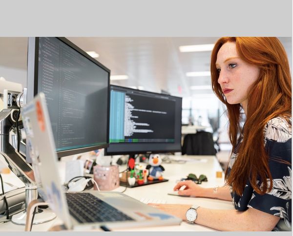 Mehr Frauen in die Digitalisierung – den Gender Gap in der digitalen Welt verkleinern